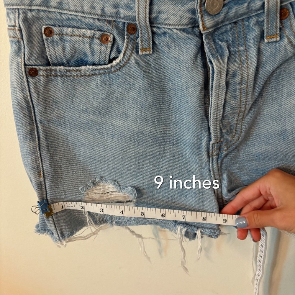 Levi's High Rise Wedgie Fit Distressed Shorts - Size 26 - Picture 8 of 12